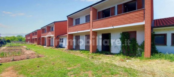 3 bedrooms Villa in Valera Fratta, Italy No. 87328 5