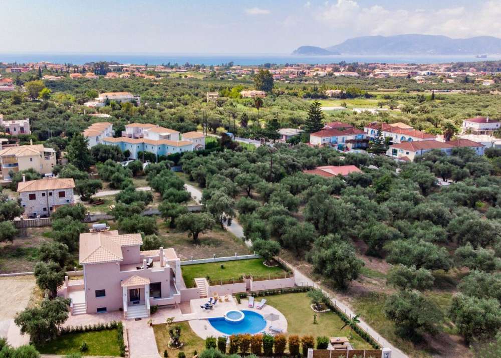 8 bedrooms Commercial property in Zakynthos, Greece No. 691