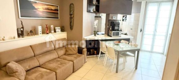 2 bedrooms Apartment in Turin, Italy No. 336660 2