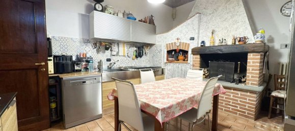 4 bedrooms Apartment in Campi Bisenzio, Italy No. 323141 5