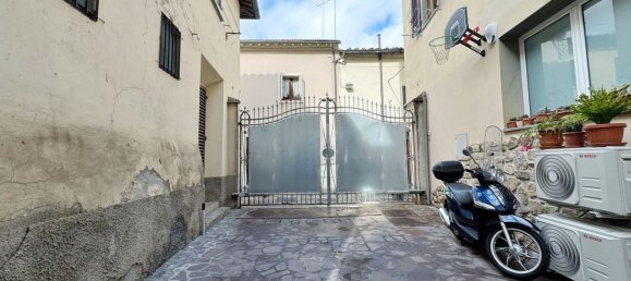 4 bedrooms Apartment in Campi Bisenzio, Italy No. 323141 19