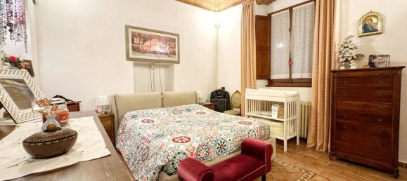 4 bedrooms Apartment in Campi Bisenzio, Italy No. 323141 10
