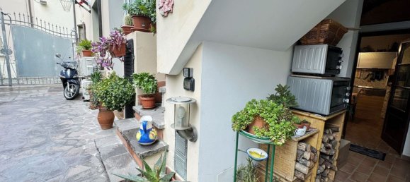 4 bedrooms Apartment in Campi Bisenzio, Italy No. 323141 23