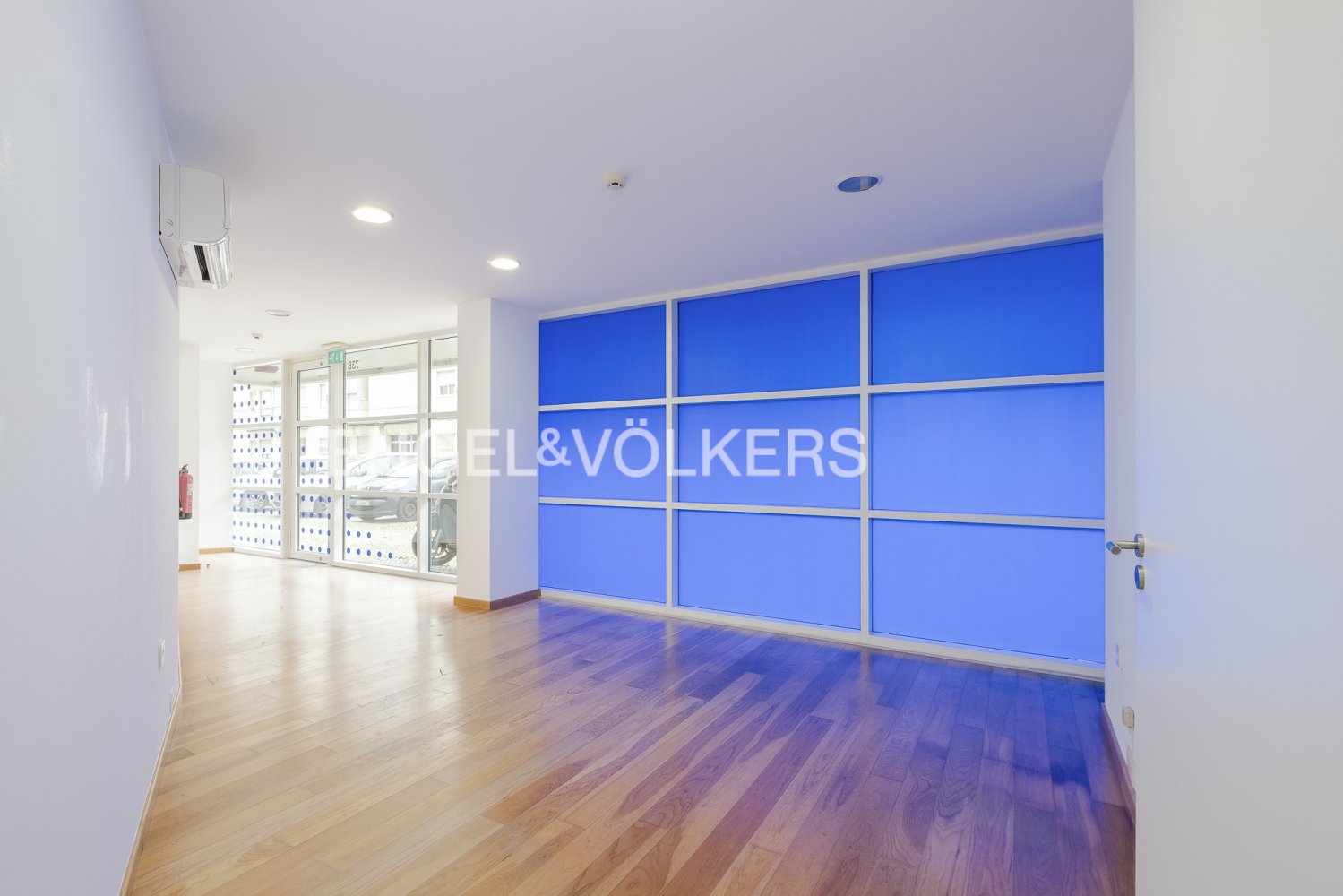 2 rooms Commercial property in Oeiras, Portugal No. 83802