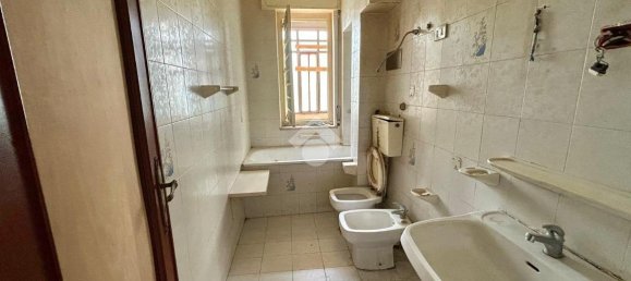 4 rooms Apartment in Palermo, Italy No. 13110 12