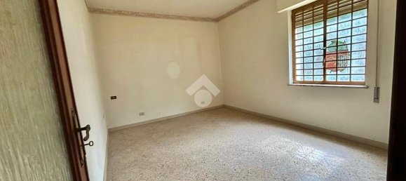 4 rooms Apartment in Palermo, Italy No. 13110 8