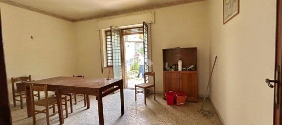 4 rooms Apartment in Palermo, Italy No. 13110 5