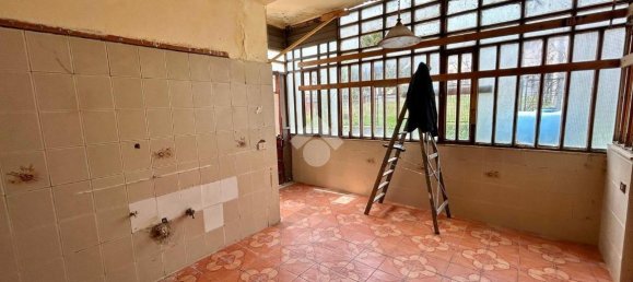 4 rooms Apartment in Palermo, Italy No. 13110 3