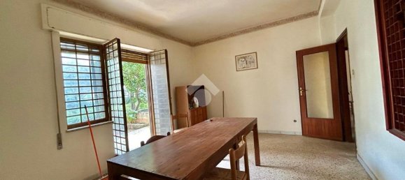 4 rooms Apartment in Palermo, Italy No. 13110 4