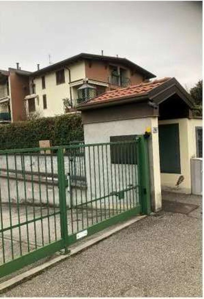 4 bedrooms Apartment in Carnago, Italy No. 359542