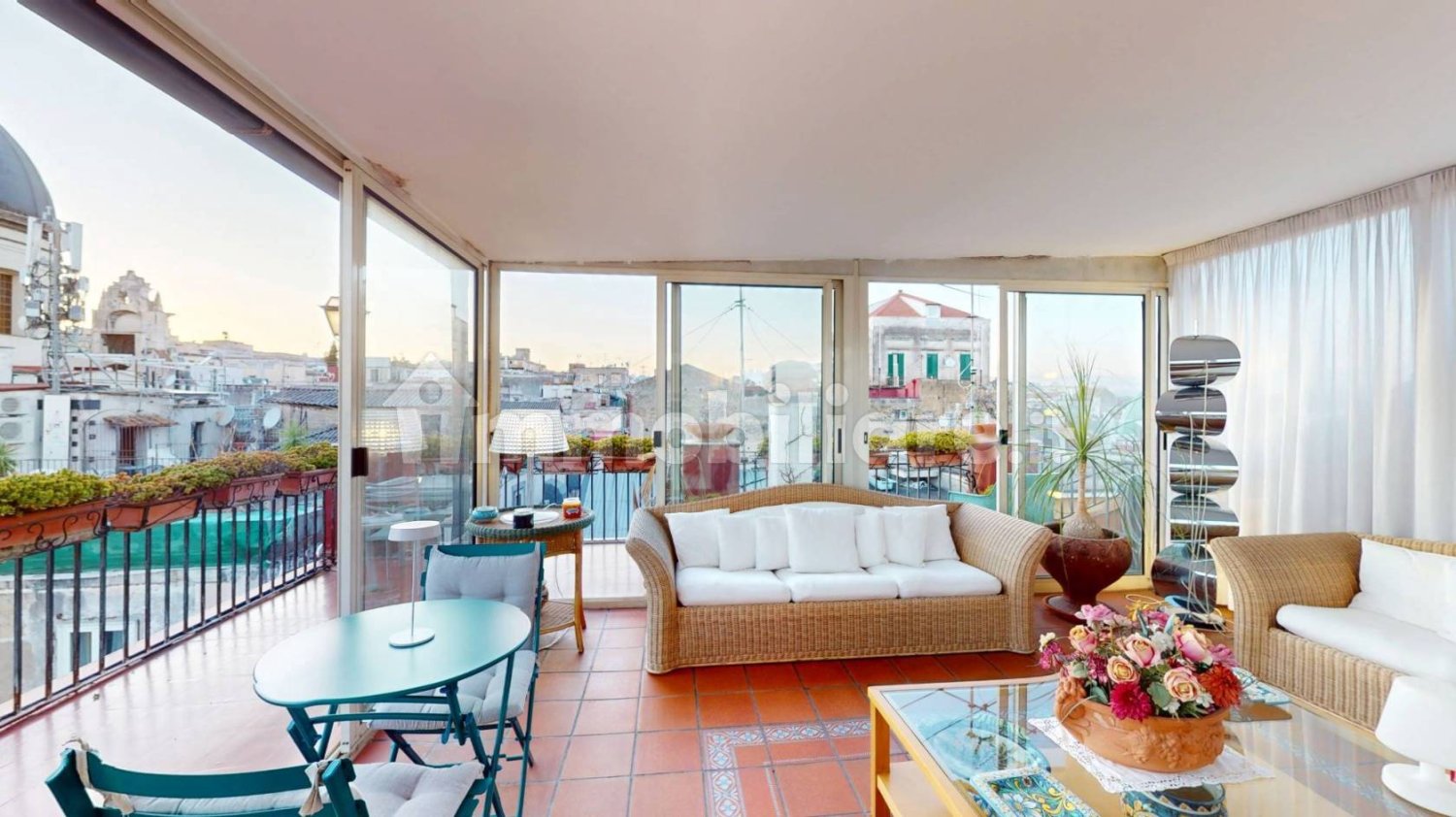 Квартира с 3 спальнями в Неаполь, Италия № 375397