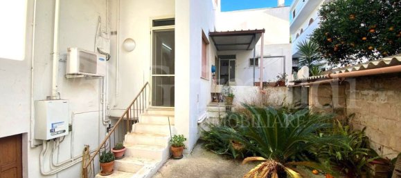 Дом с 5 комнатами в Sannicola, Италия № 293069 8