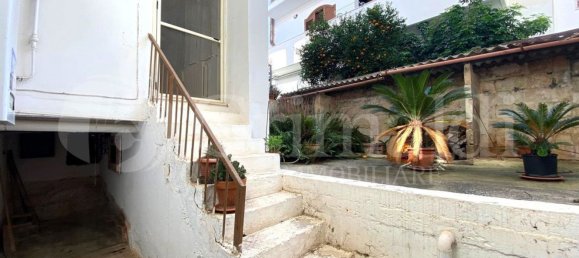 Дом с 5 комнатами в Sannicola, Италия № 293069 7