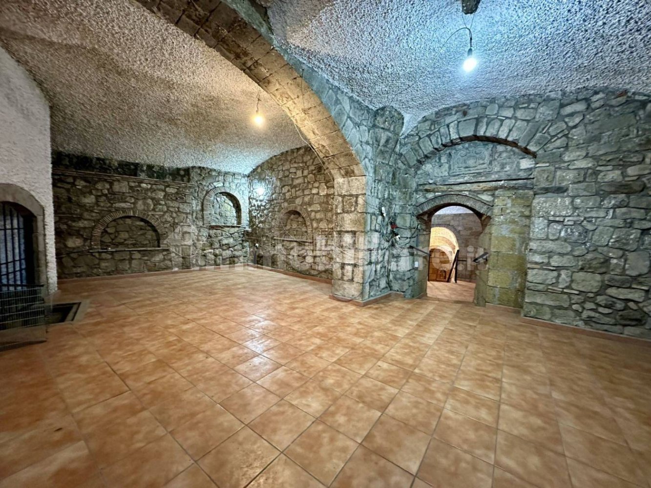 Imóvel comercial de 5 divisões em Viterbo, Italy N.º 131717