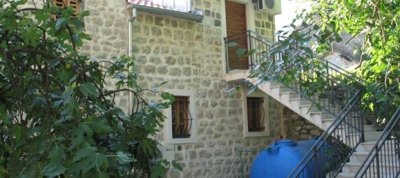 5 bedrooms House in Kotor, Montenegro No. 407 2