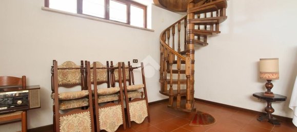 Apartamento de 8 habitaciónes en Udine, Italy No. 94537 10