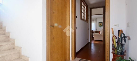 Apartamento de 8 habitaciónes en Udine, Italy No. 94537 2