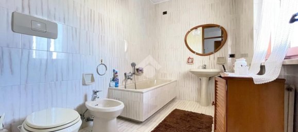 Apartamento de 8 habitaciónes en Udine, Italy No. 94537 37