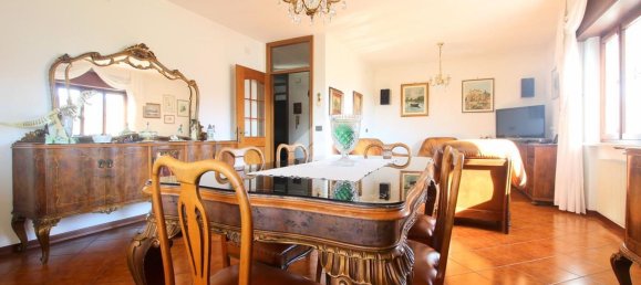 Apartamento de 8 habitaciónes en Udine, Italy No. 94537 26