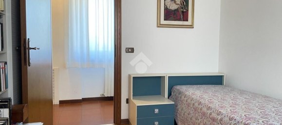 Apartamento de 8 habitaciónes en Udine, Italy No. 94537 21