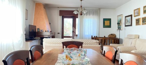 Apartamento de 8 habitaciónes en Udine, Italy No. 94537 7