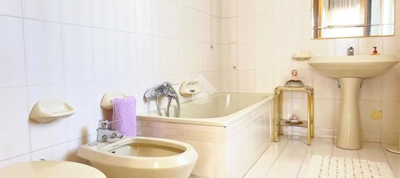 Apartamento de 8 habitaciónes en Udine, Italy No. 94537 15