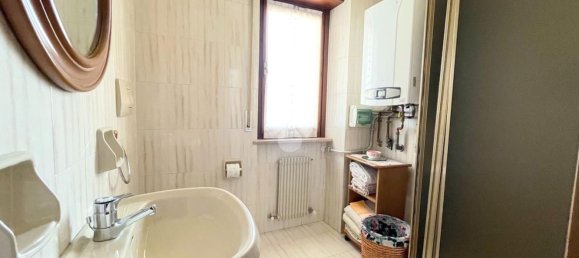 Apartamento de 8 habitaciónes en Udine, Italy No. 94537 35
