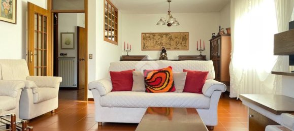 Apartamento de 8 habitaciónes en Udine, Italy No. 94537 6