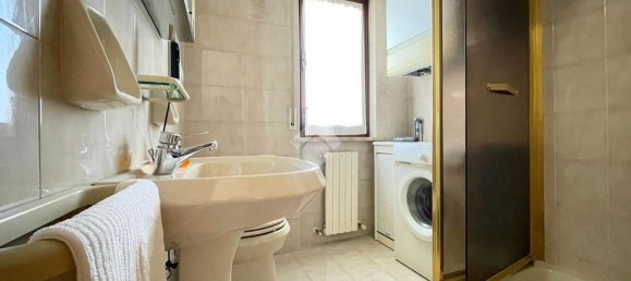 Apartamento de 8 habitaciónes en Udine, Italy No. 94537 18