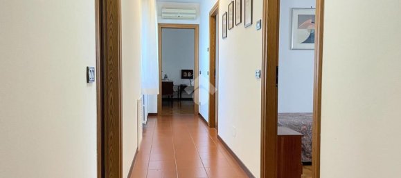 Apartamento de 8 habitaciónes en Udine, Italy No. 94537 12