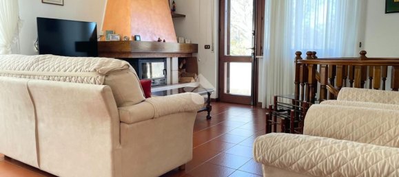 Apartamento de 8 habitaciónes en Udine, Italy No. 94537 8