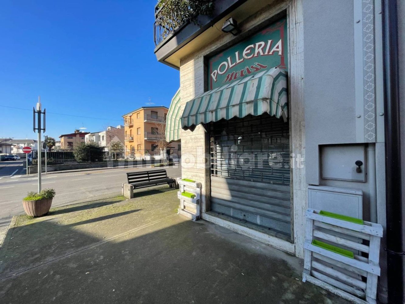 2 rooms Commercial property in Romano di Lombardia, Italy No. 74852