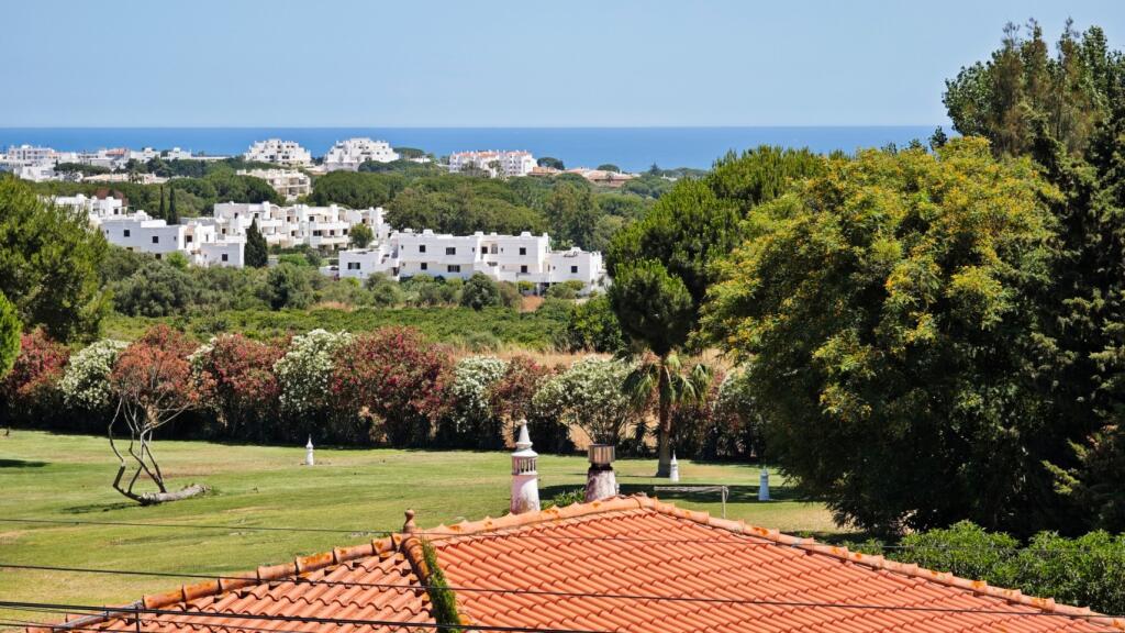 Villa de 3 dormitorios en Albufeira, Portugal No. 198789