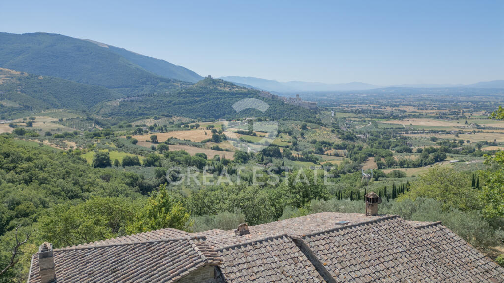 4 bedrooms Land in Assisi, Italy No. 260802