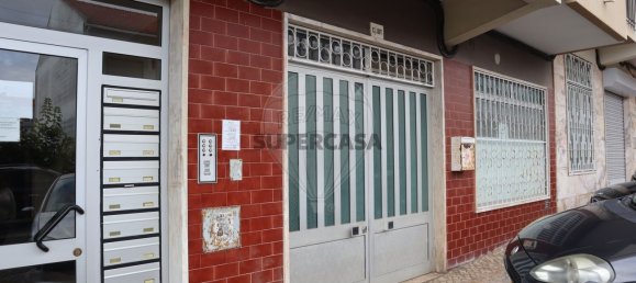 Gewerbliche Immobilie in Seixal, Portugal 81m², Nr. 350758 2