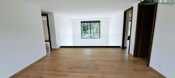 Casa de 5 dormitorios en Sens, France No. 353266 17