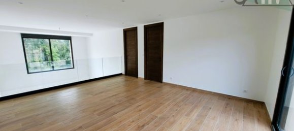 Casa de 5 dormitorios en Sens, France No. 353266 11