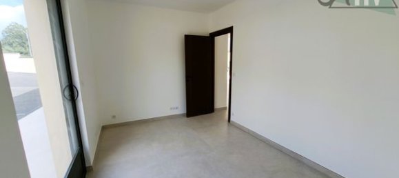 Casa de 5 dormitorios en Sens, France No. 353266 9