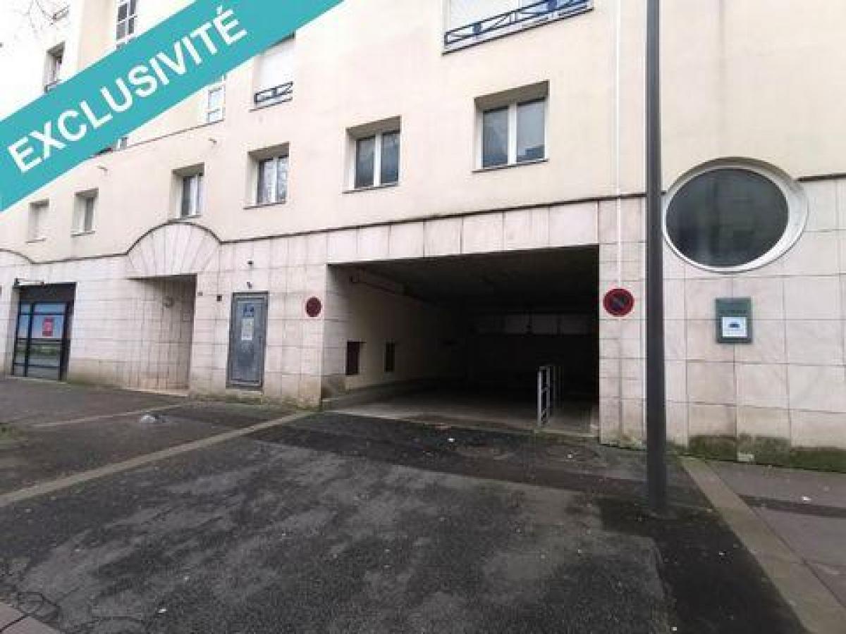 13m² Shop in Cergy, France No. 20187