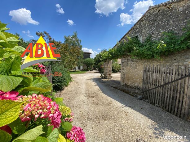 7 bedrooms House in Deux-Sevres, France No. 300723