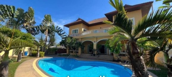 4 bedrooms Villa in Pattaya, Thailand No. 16822 2
