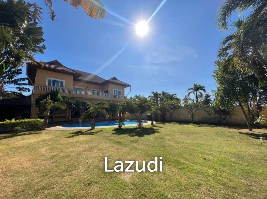 4 bedrooms Villa in Pattaya, Thailand No. 16822