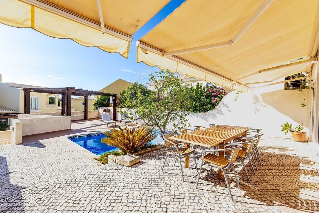 3 bedrooms Villa in Quarteira, Portugal No. 33487