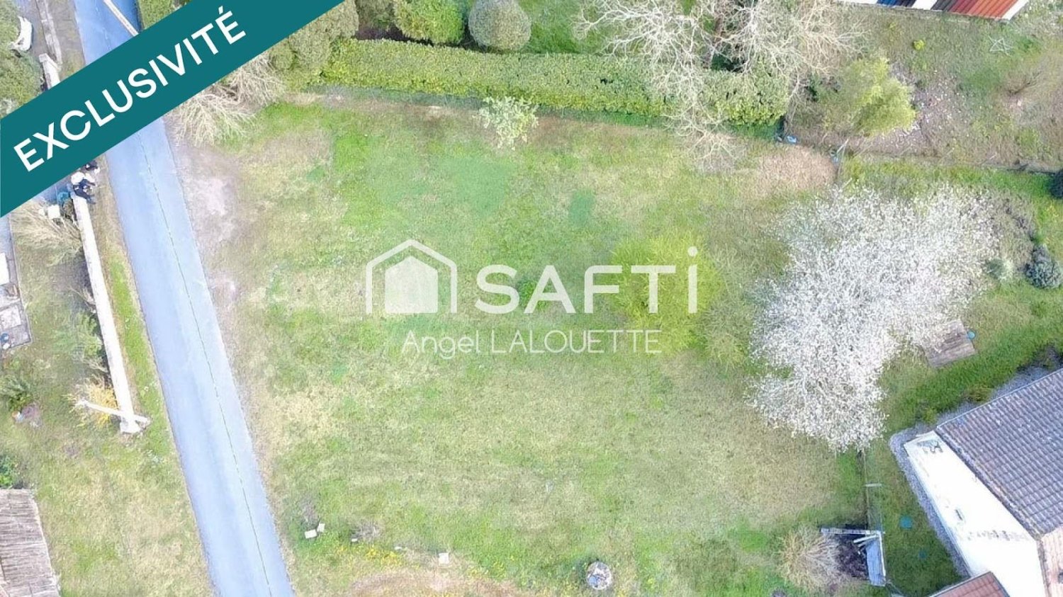 625m² Land in Saint-Pierre-d'Eyraud, France No. 100634