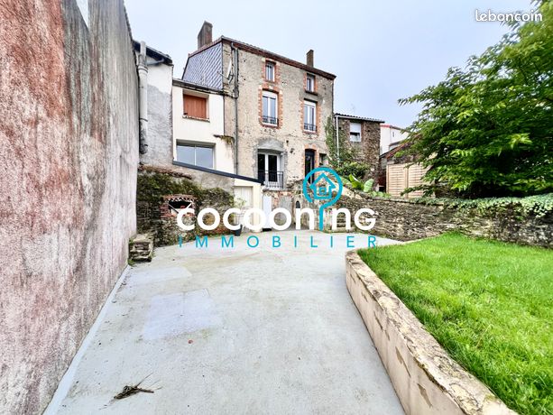 5 bedrooms House in Maine-et-Loire, France No. 315377