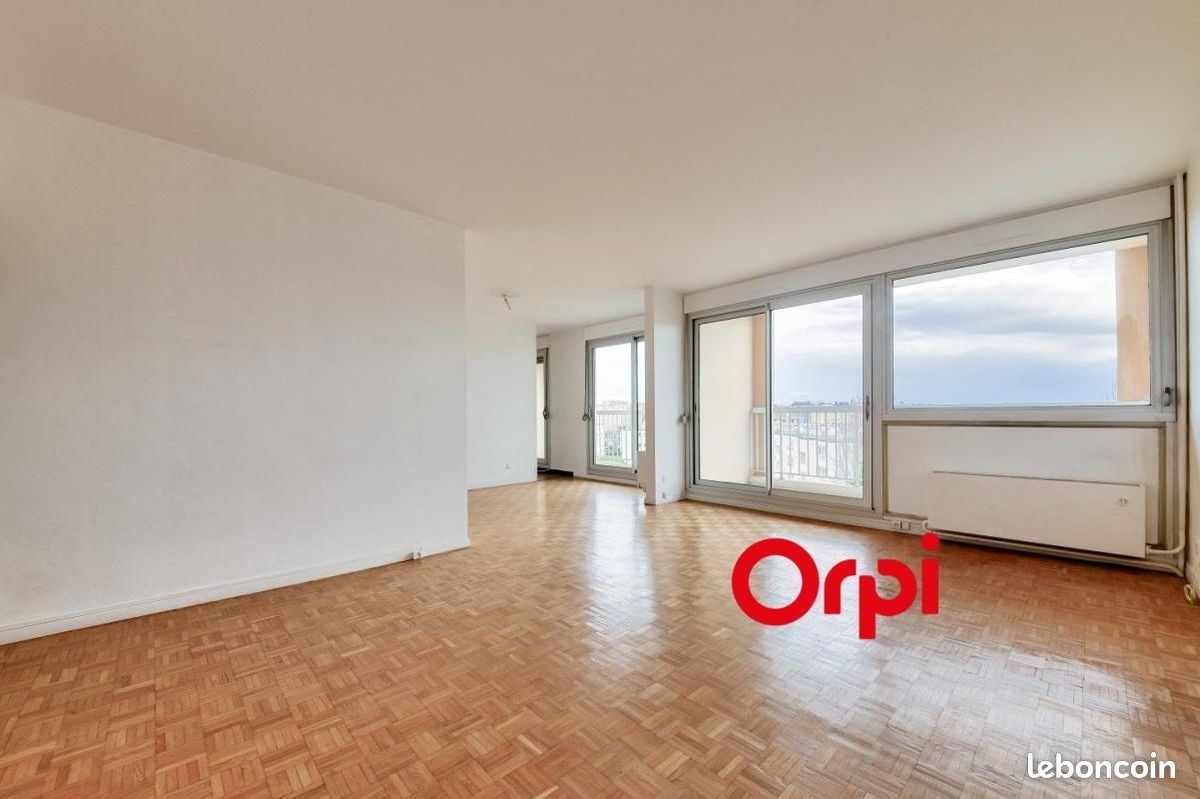 3 bedrooms Apartment in Lyon, France No. 343486