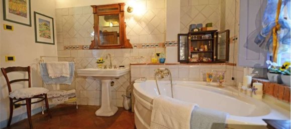 5 bedrooms House in Altopascio, Italy No. 117533 50