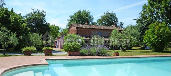 5 bedrooms House in Altopascio, Italy No. 117533 3