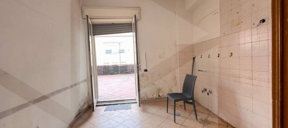 3-Zimmer Wohnung in Naples, Italy, Nr. 17865 7