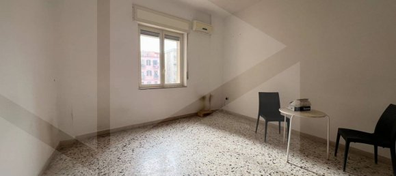 3-Zimmer Wohnung in Naples, Italy, Nr. 17865 2